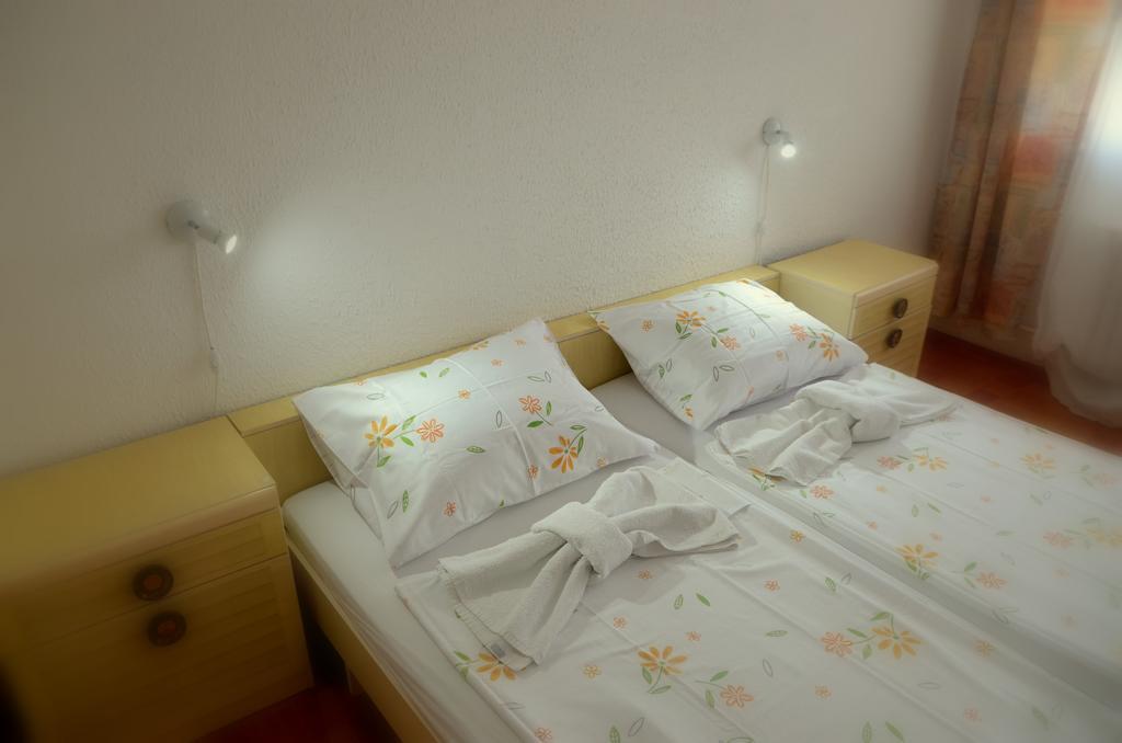Apartment Mara คลาโดโว ภายนอก รูปภาพ
